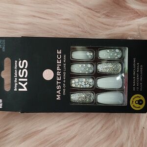 Brand New KISS MASTERPIECE ONE-OF-A-KIND LUXE MANI False Nails-L